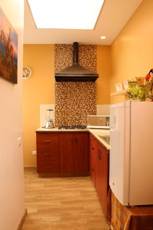 Casatodosantos Bed & Breakfast Cuenca Exterior photo