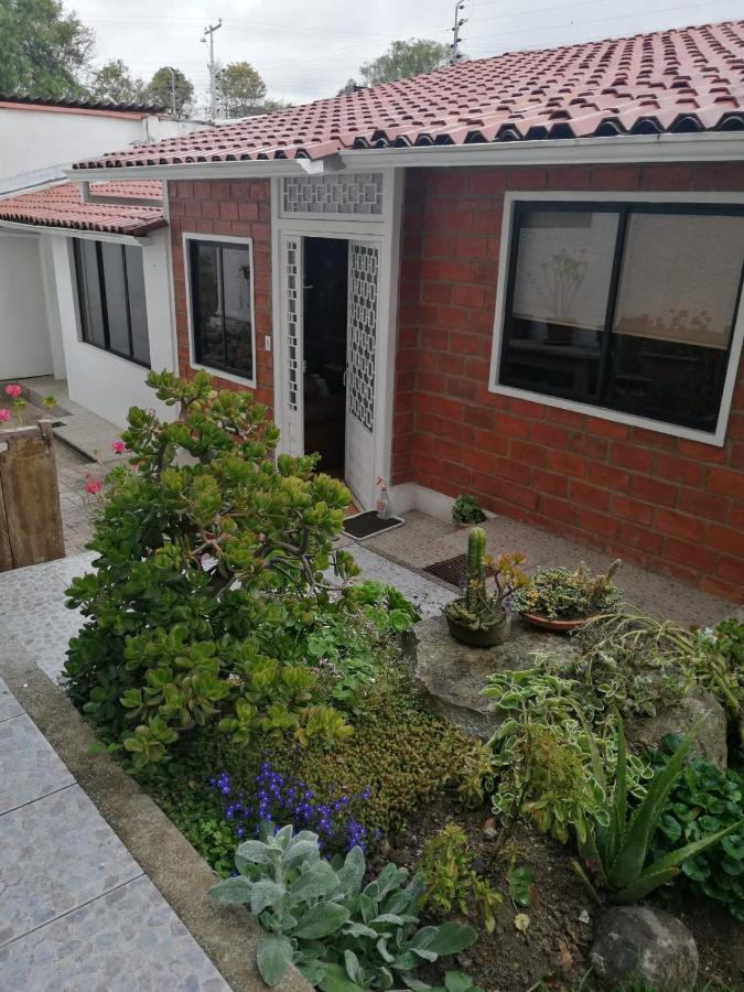 Casatodosantos Bed & Breakfast Cuenca Exterior photo
