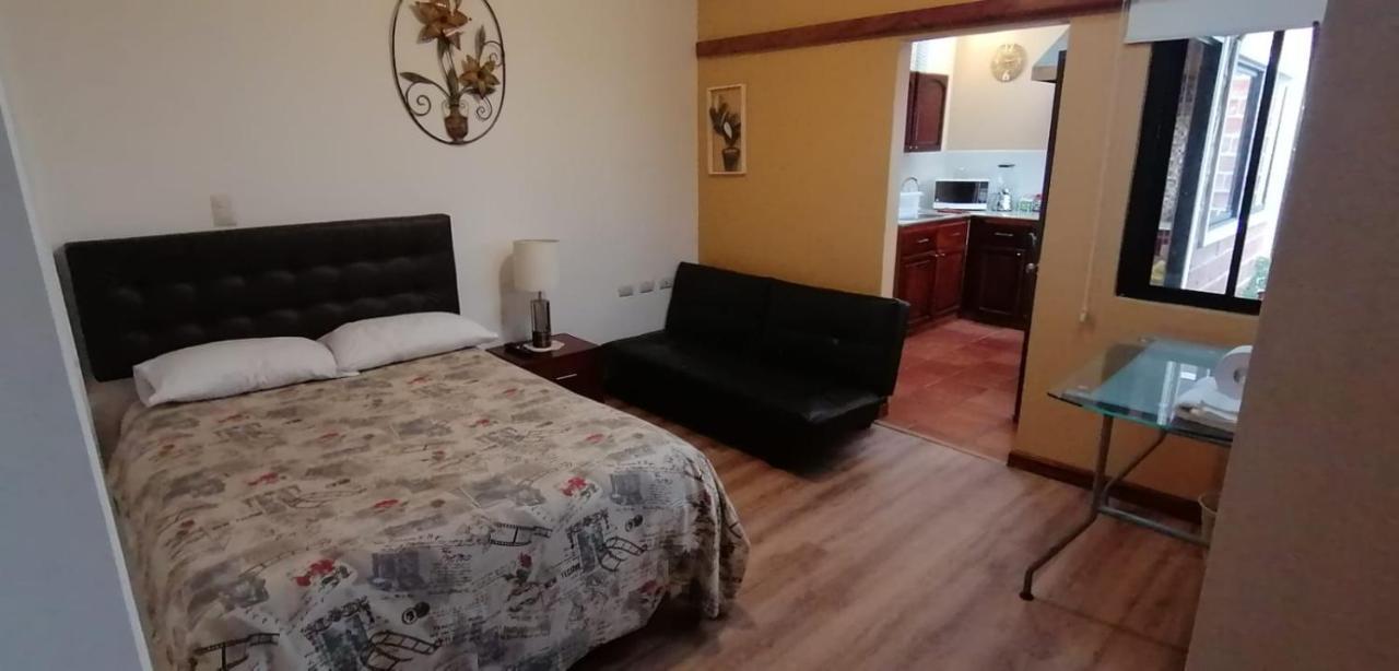 Casatodosantos Bed & Breakfast Cuenca Exterior photo