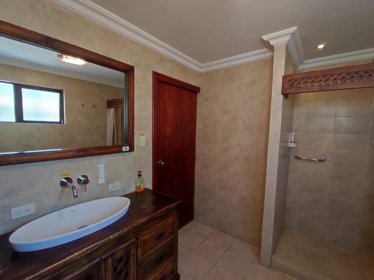 Casatodosantos Bed & Breakfast Cuenca Exterior photo
